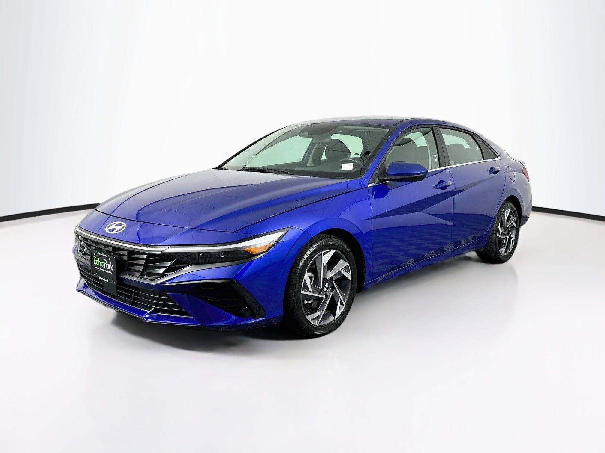 Used 2025 Hyundai Elantra SEL FWD image 3