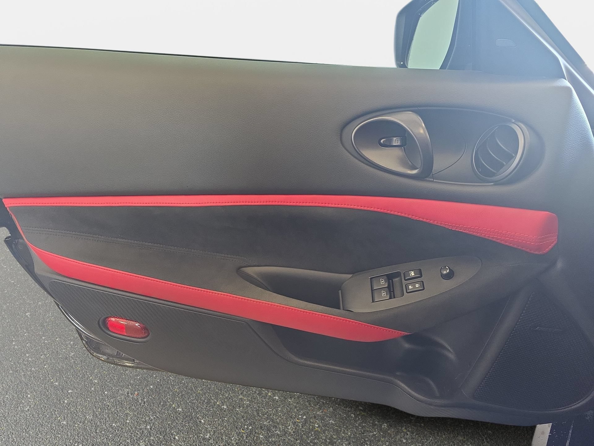 Used 2025 Nissan Z Performance w/ Floor Mat Package RWD image 23