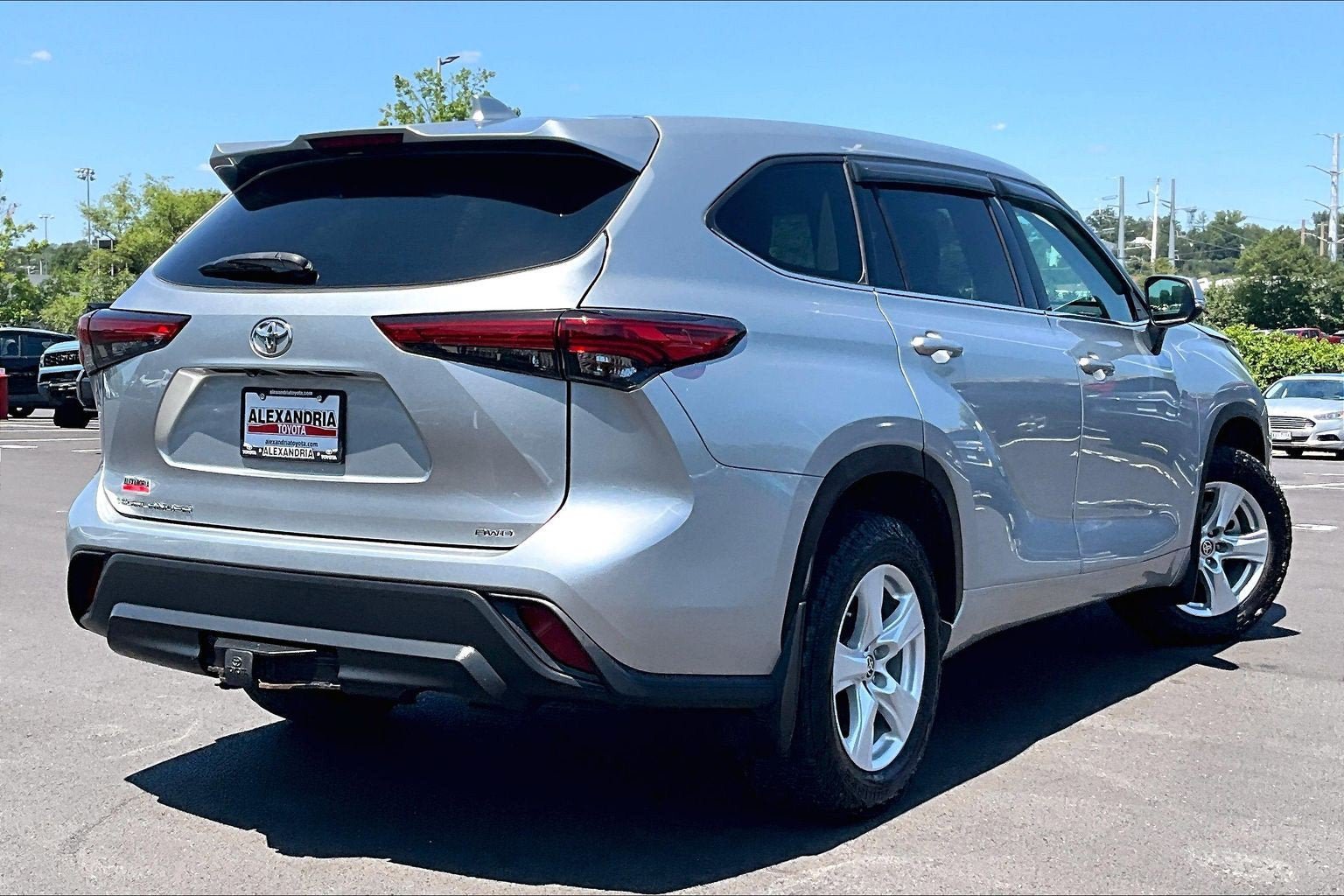 Used 2021 Toyota Highlander L AWD/4WD image 11