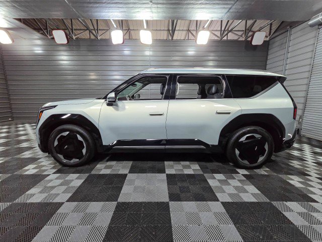 Used 2024 Kia EV9 Land image 8