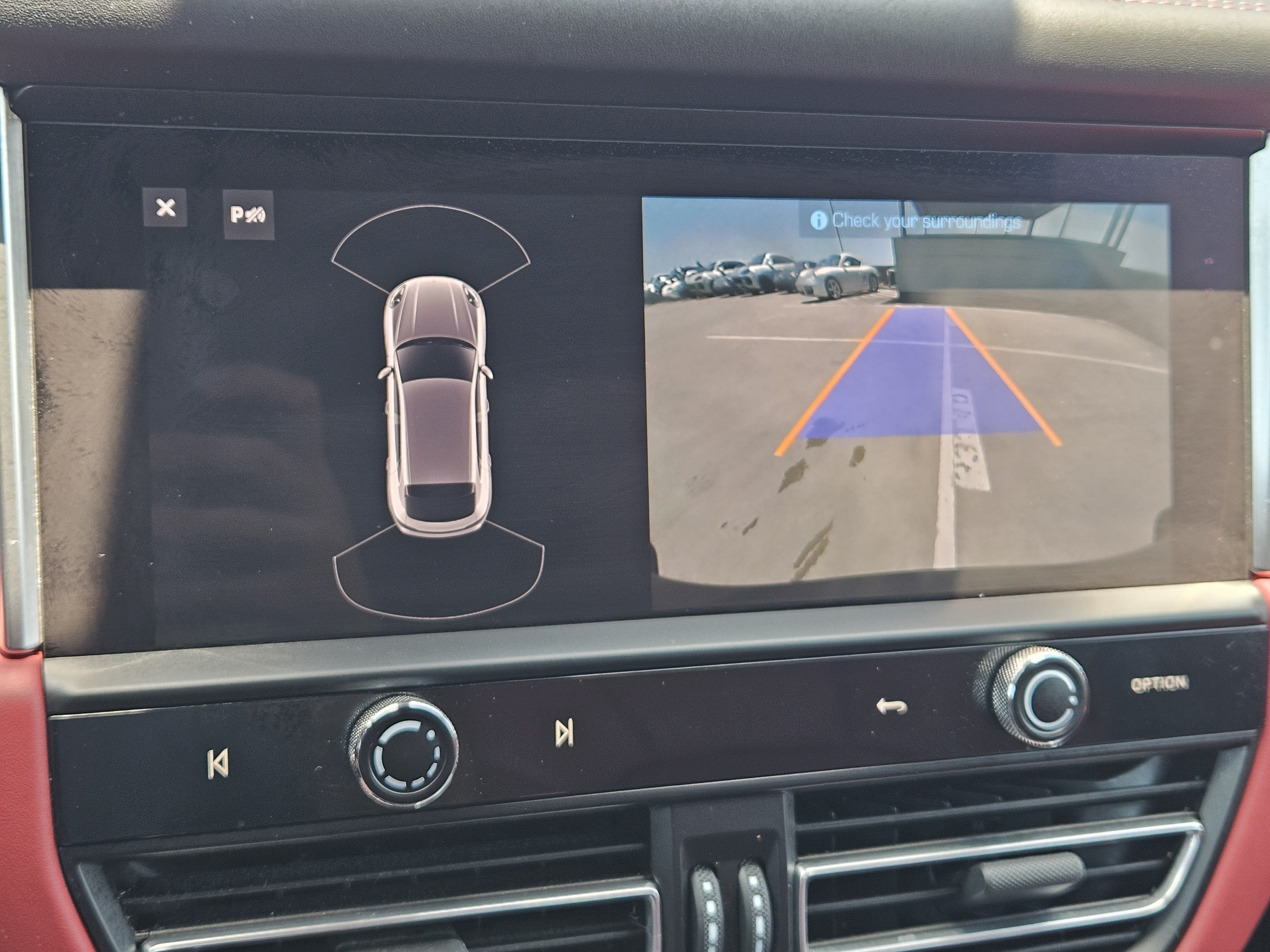 Certified 2023 Porsche Macan AWD/4WD image 18