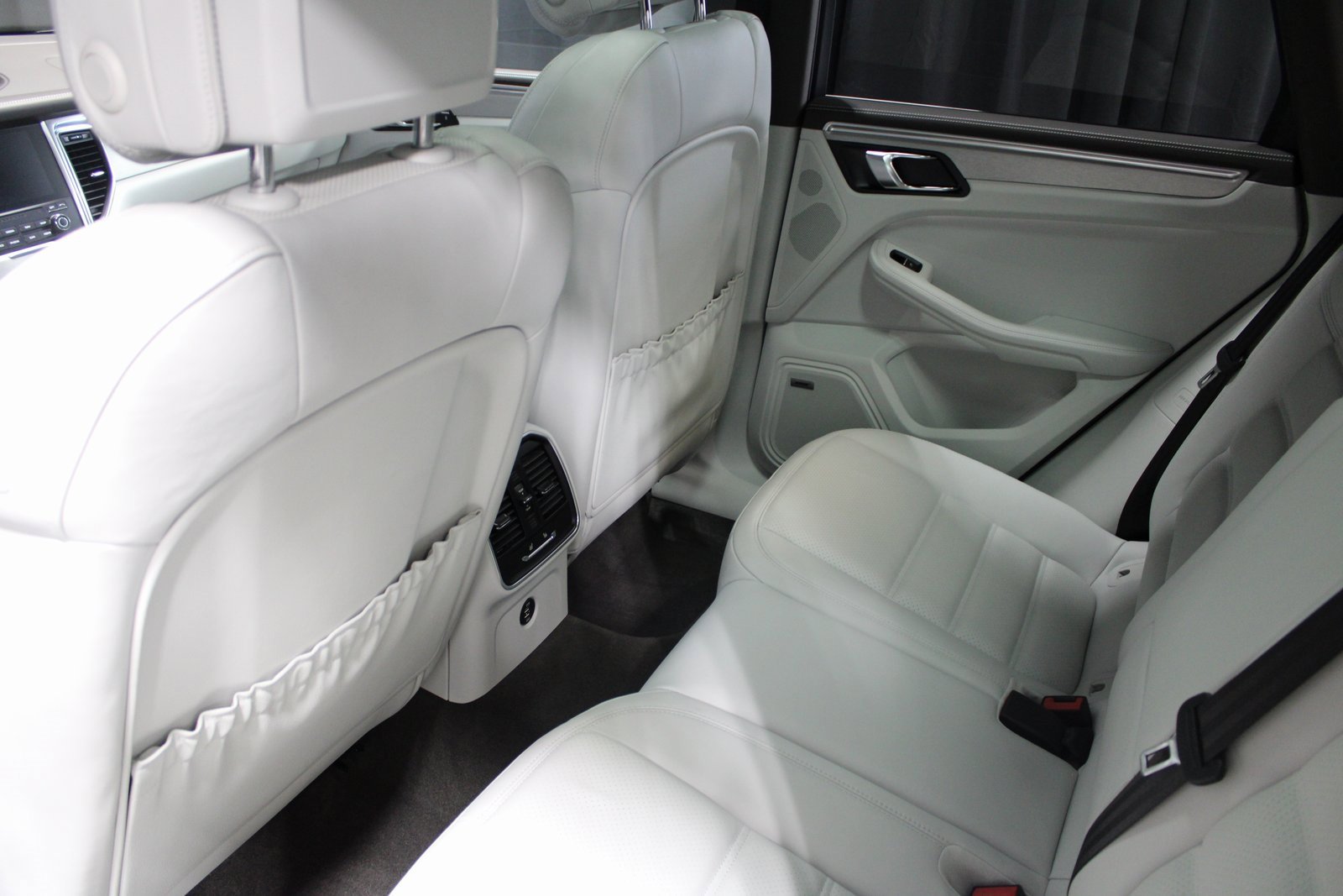 Used 2018 Porsche Macan GTS image 38