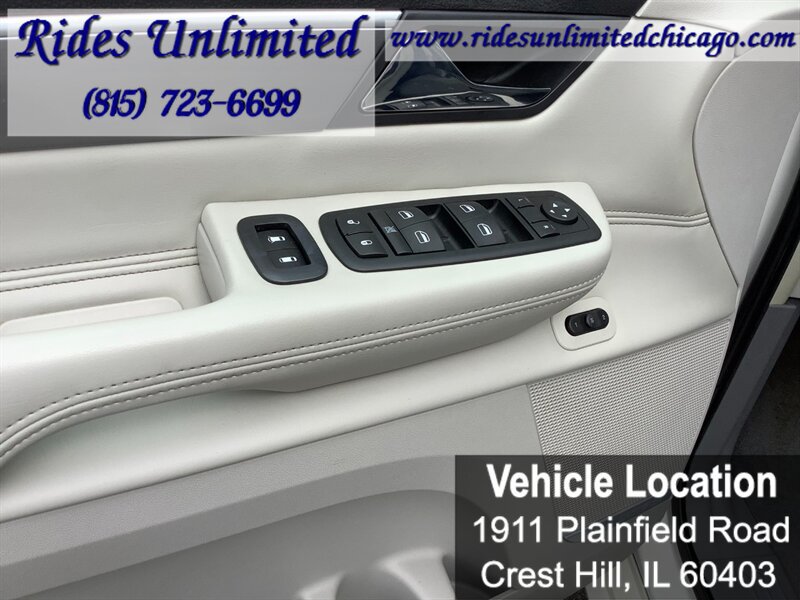Used 2010 Volkswagen Routan SEL Premium FWD image 25