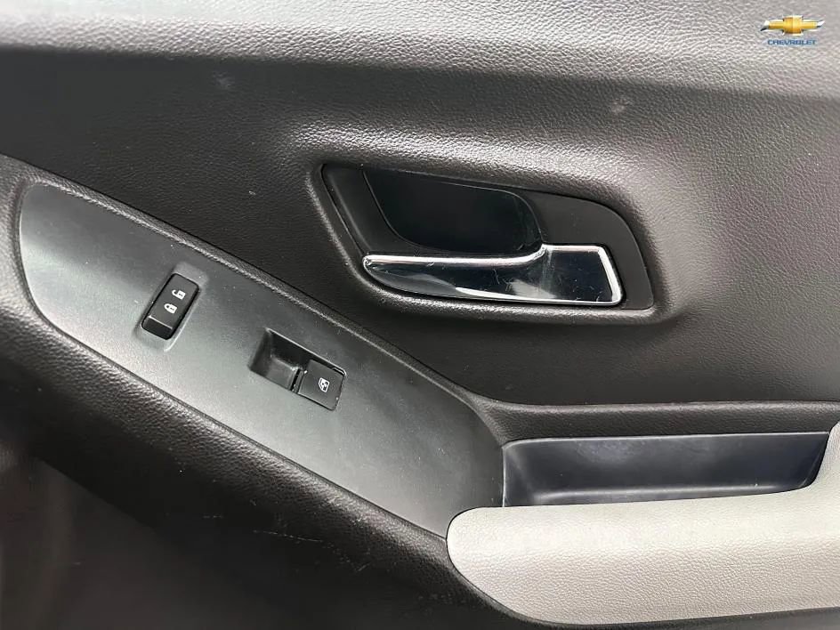 Used 2017 Chevrolet Trax LT w/ Driver Confidence Package image 24