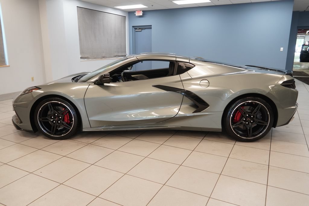 Used 2022 Chevrolet Corvette Stingray Preferred Cpe w/ Battery Protection Package RWD image 2