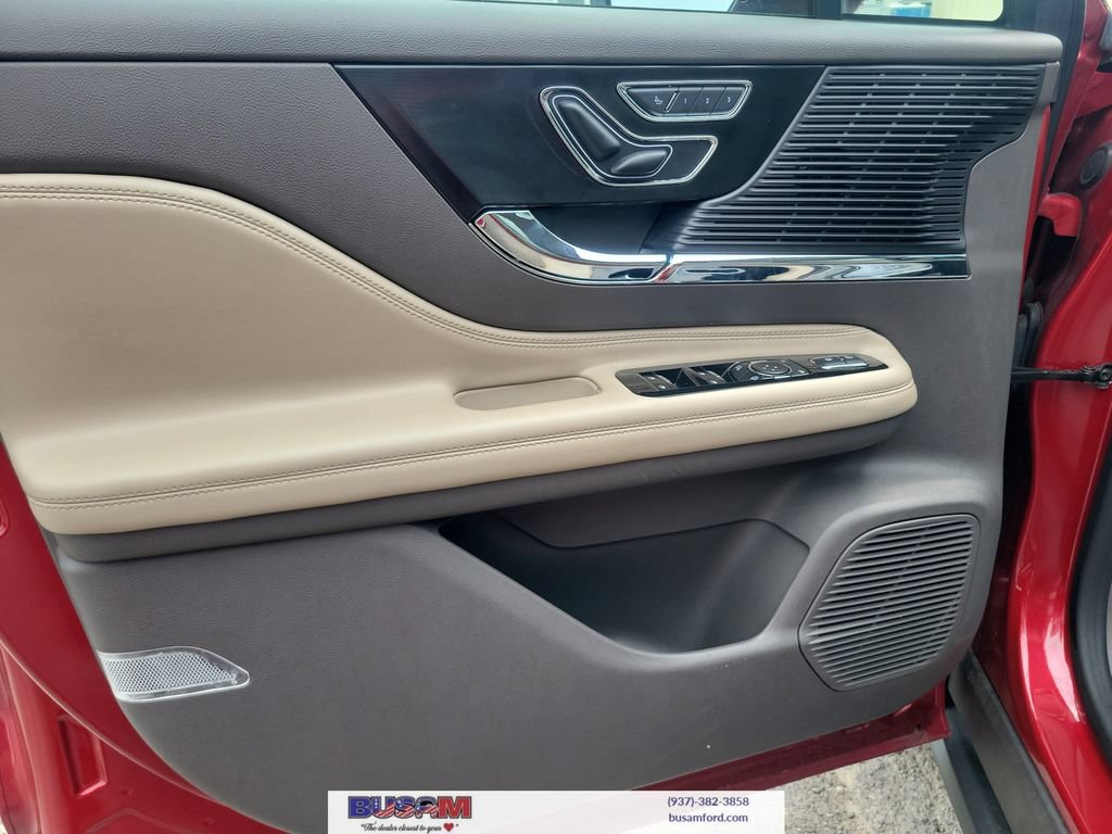 Used 2022 Lincoln Corsair AWD w/ Premium Package image 13