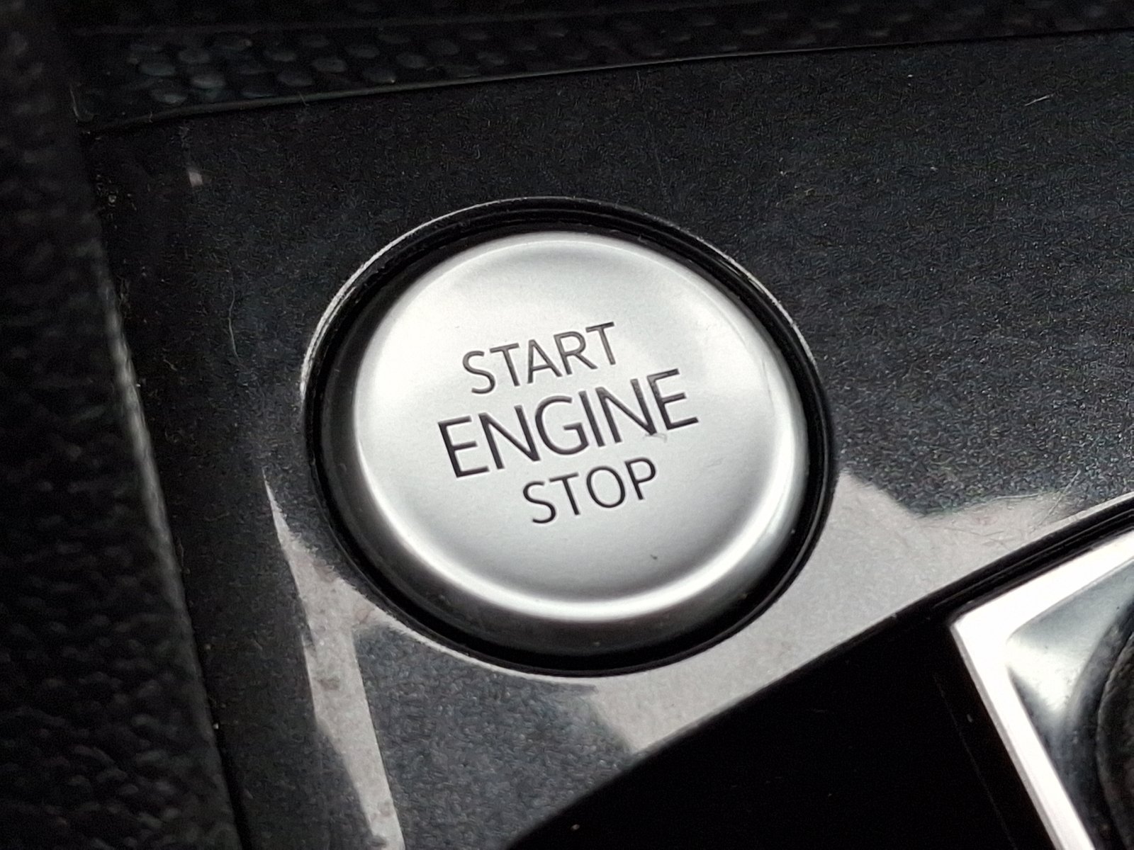 Certified 2022 Volkswagen Tiguan SE image 26