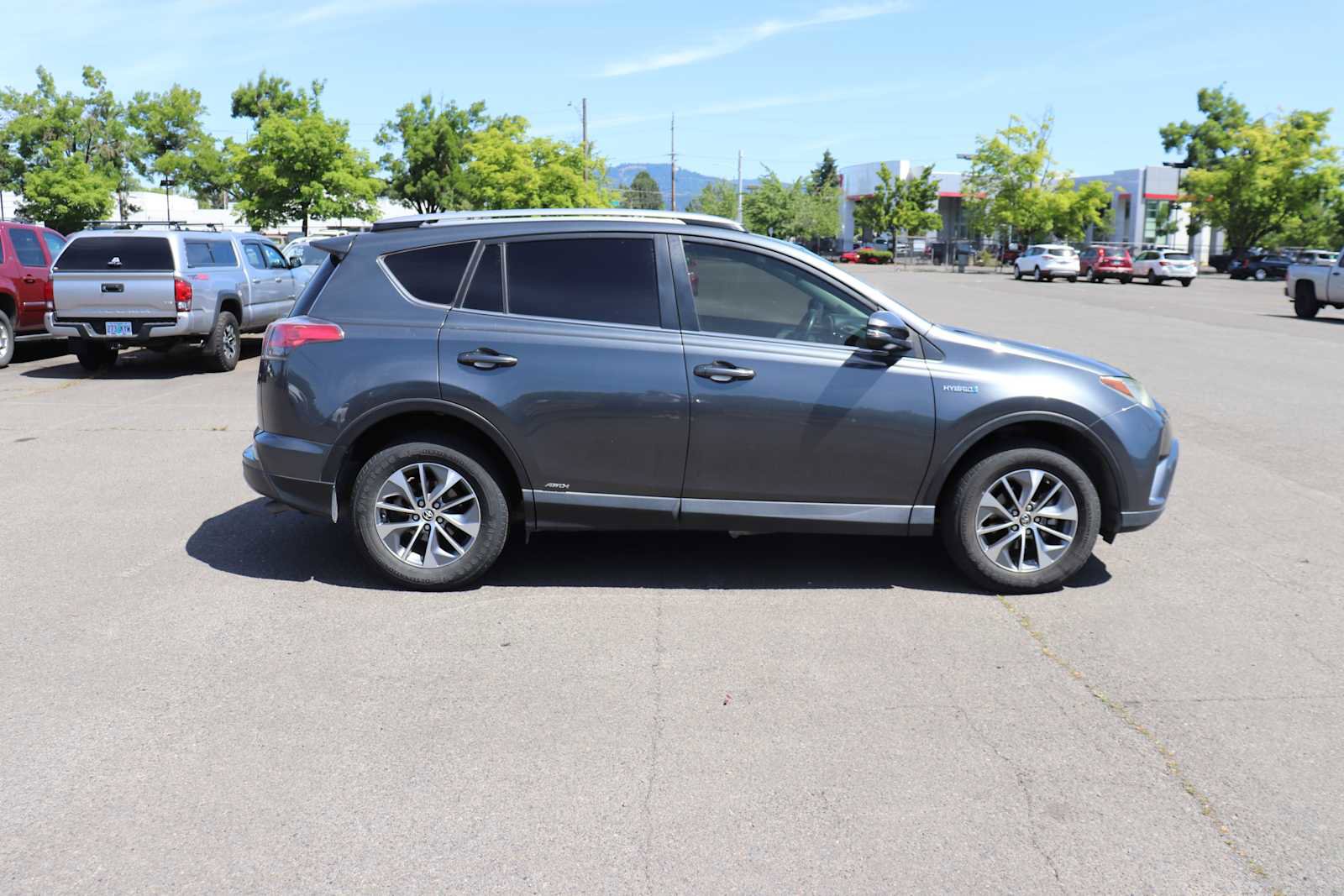 Used 2018 Toyota RAV4 XLE w/ Carpet Mat Package AWD/4WD image 4