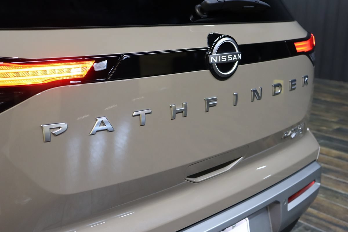 Used 2024 Nissan Pathfinder Platinum w/ Cargo Package AWD/4WD image 21