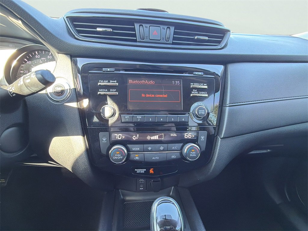 Used 2017 Nissan Rogue SV image 23