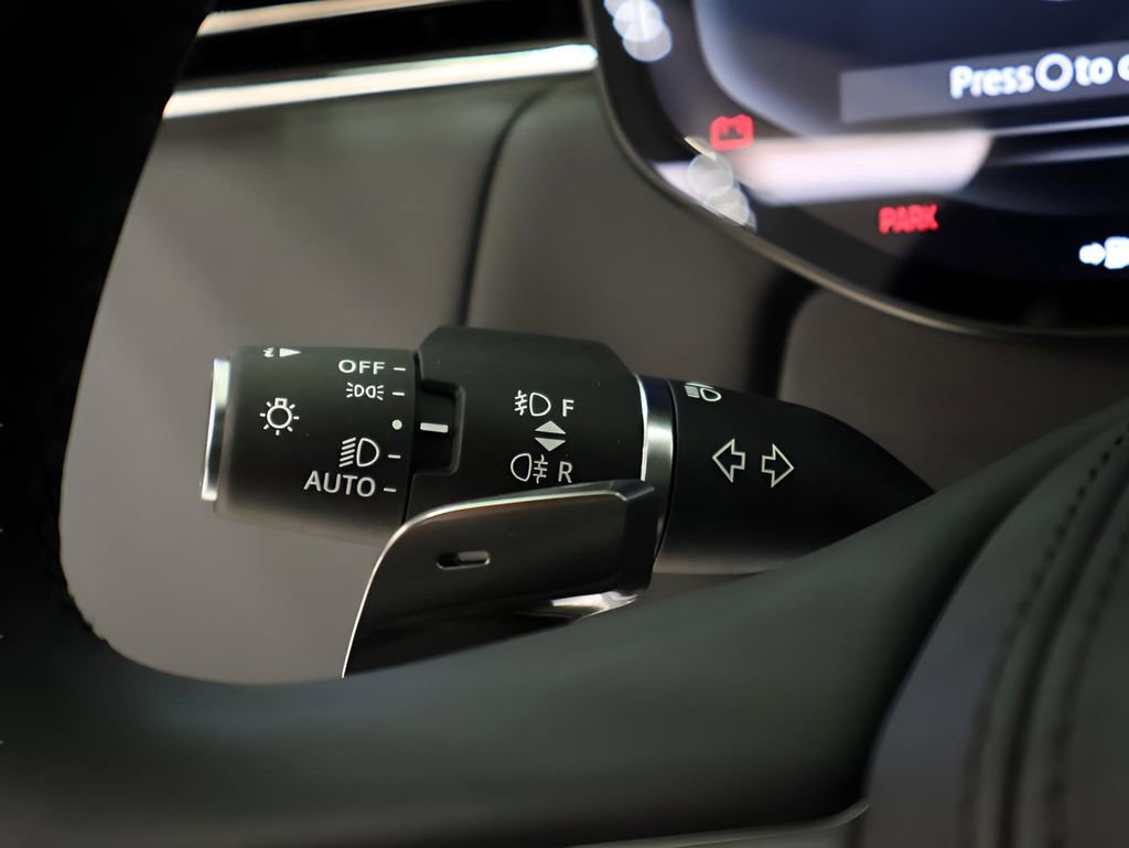 Certified 2025 Land Rover Range Rover SE AWD/4WD image 29