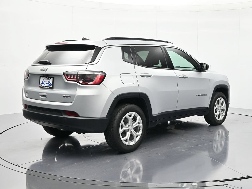 Used 2024 Jeep Compass Latitude AWD/4WD image 5