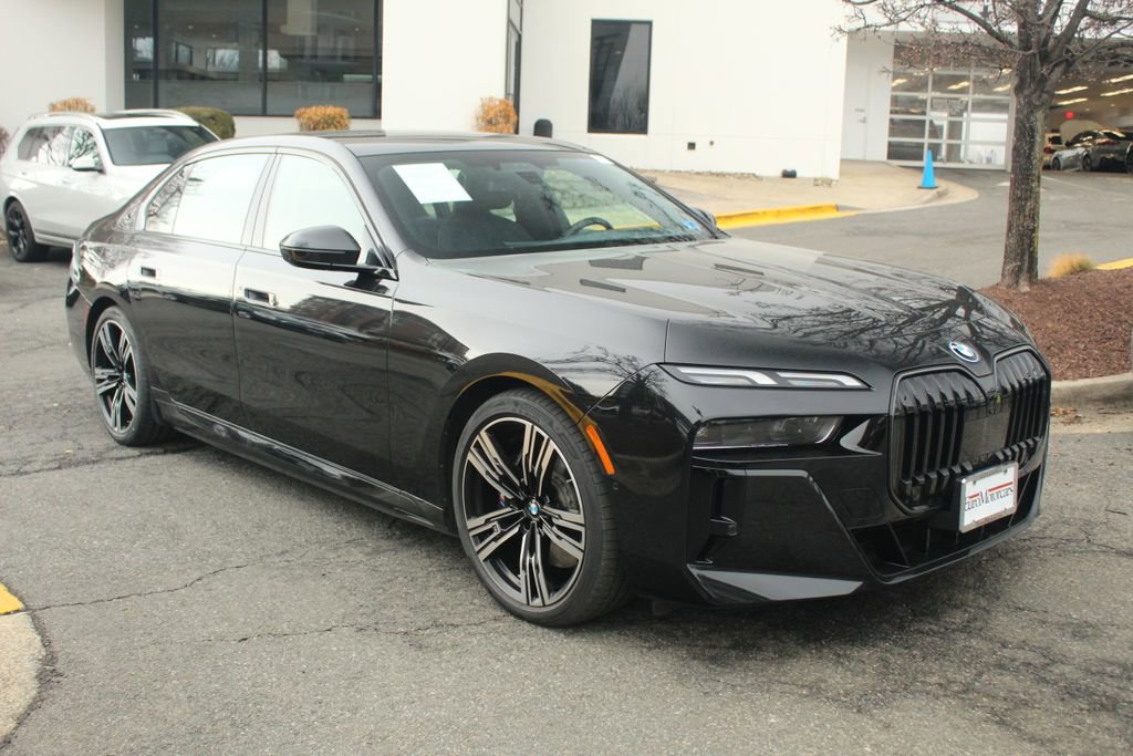 Used 2025 BMW i7 xDrive60 AWD/4WD image 1