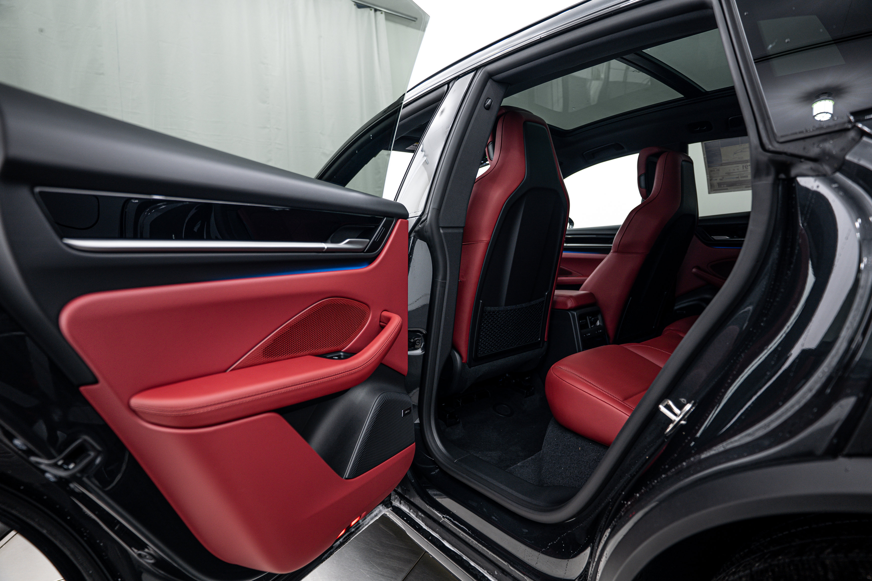 New 2025 Porsche Macan 4S Electric image 22