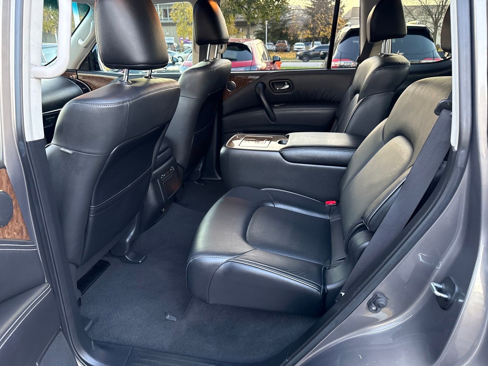 Used 2016 INFINITI QX80 4WD w/ Driver's Assistance Package image 25