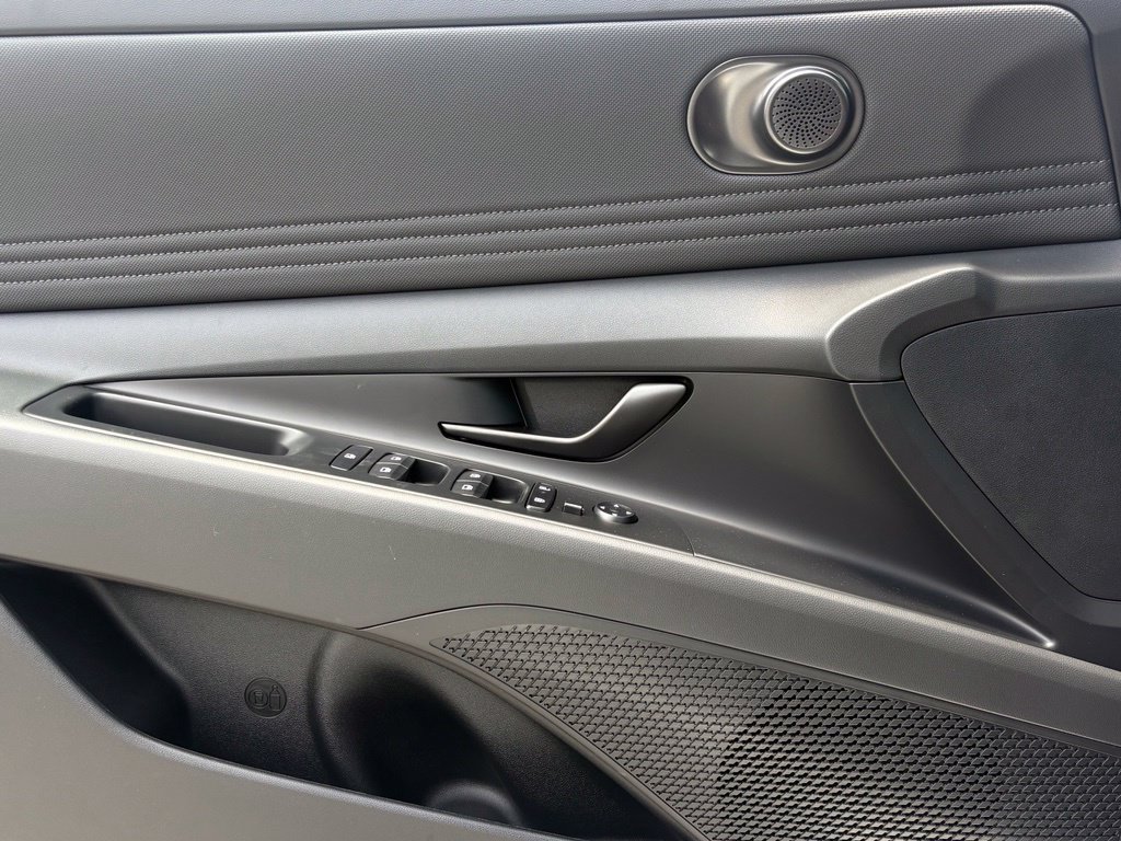 New 2026 Hyundai Elantra SEL Sport FWD image 18