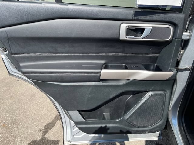 Used 2023 Ford Explorer XLT w/ Equipment Group 202A AWD/4WD image 29
