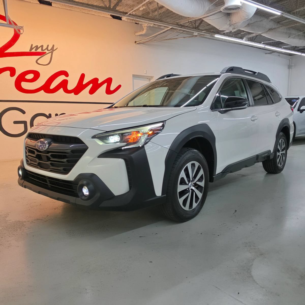 Used 2023 Subaru Outback Premium AWD/4WD image 2