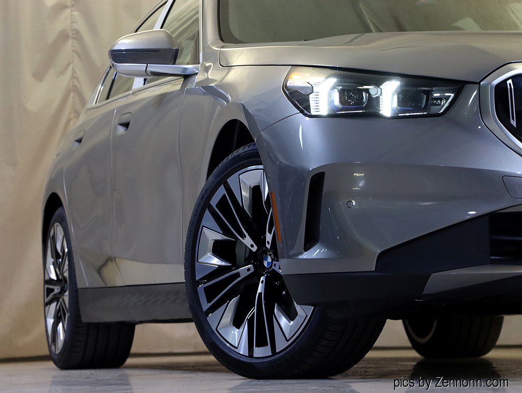 Used 2026 BMW 530i xDrive w/ Premium Package image 4