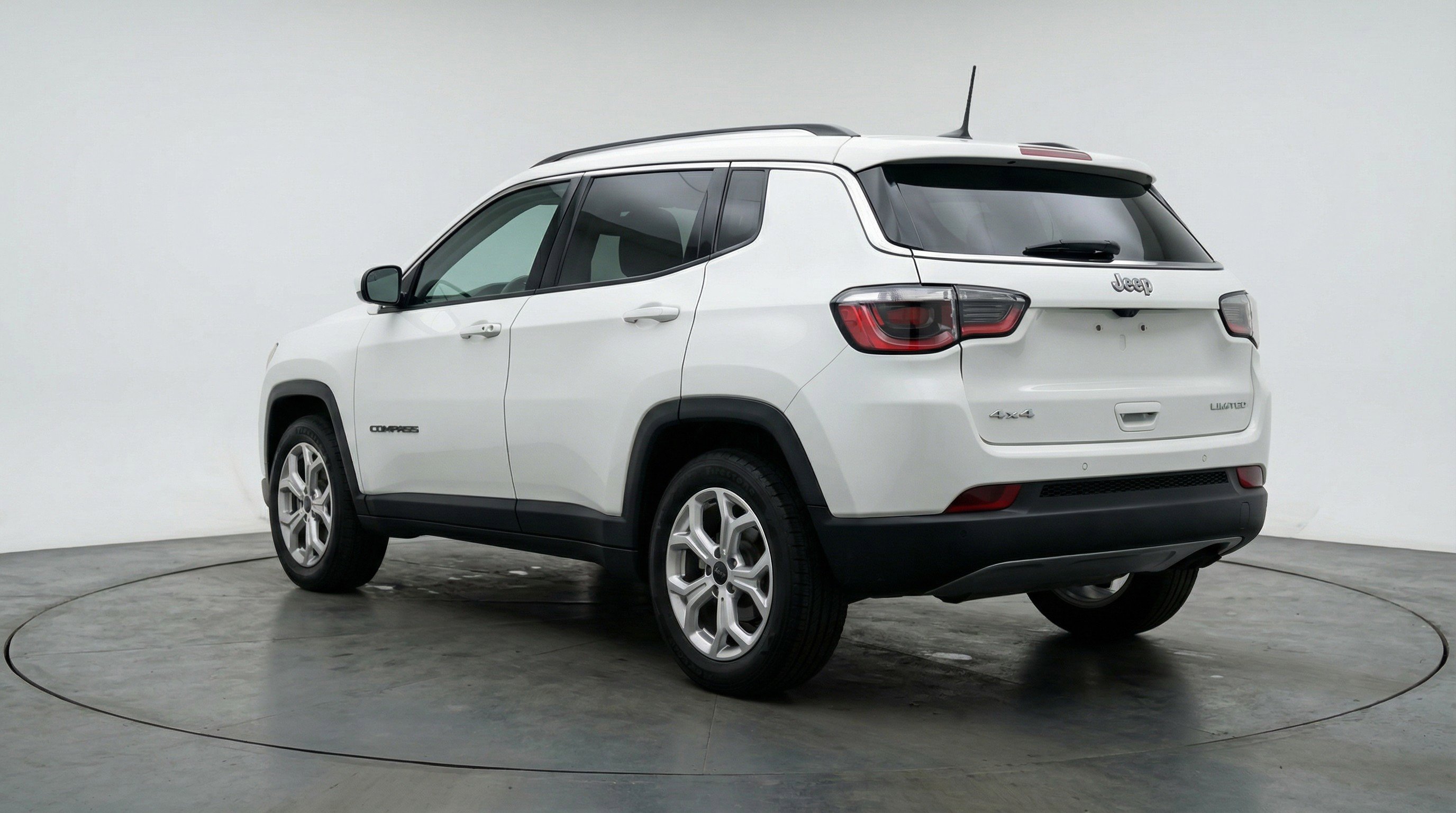 Used 2025 Jeep Compass Latitude image 6