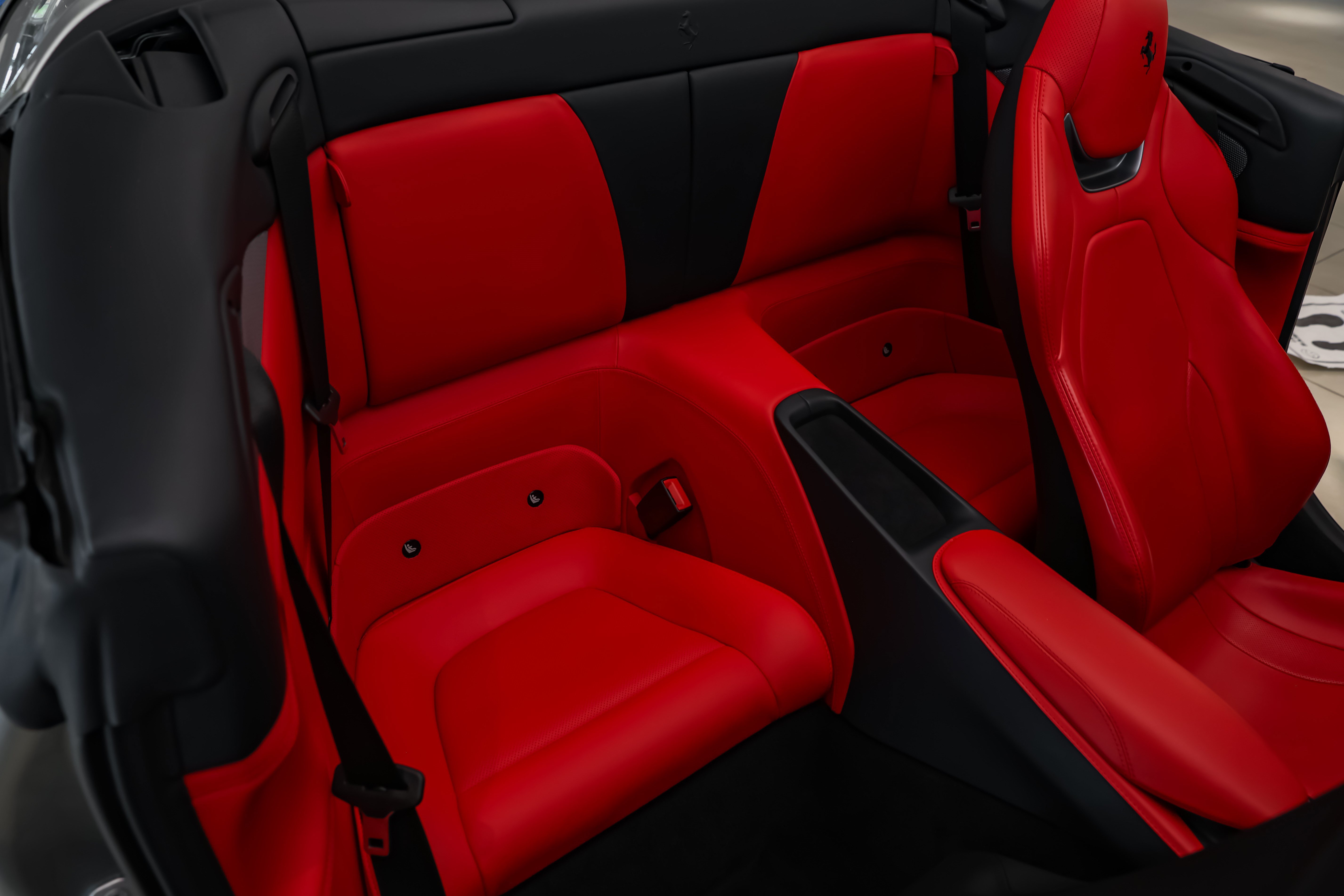 Used 2019 Ferrari Portofino RWD image 37