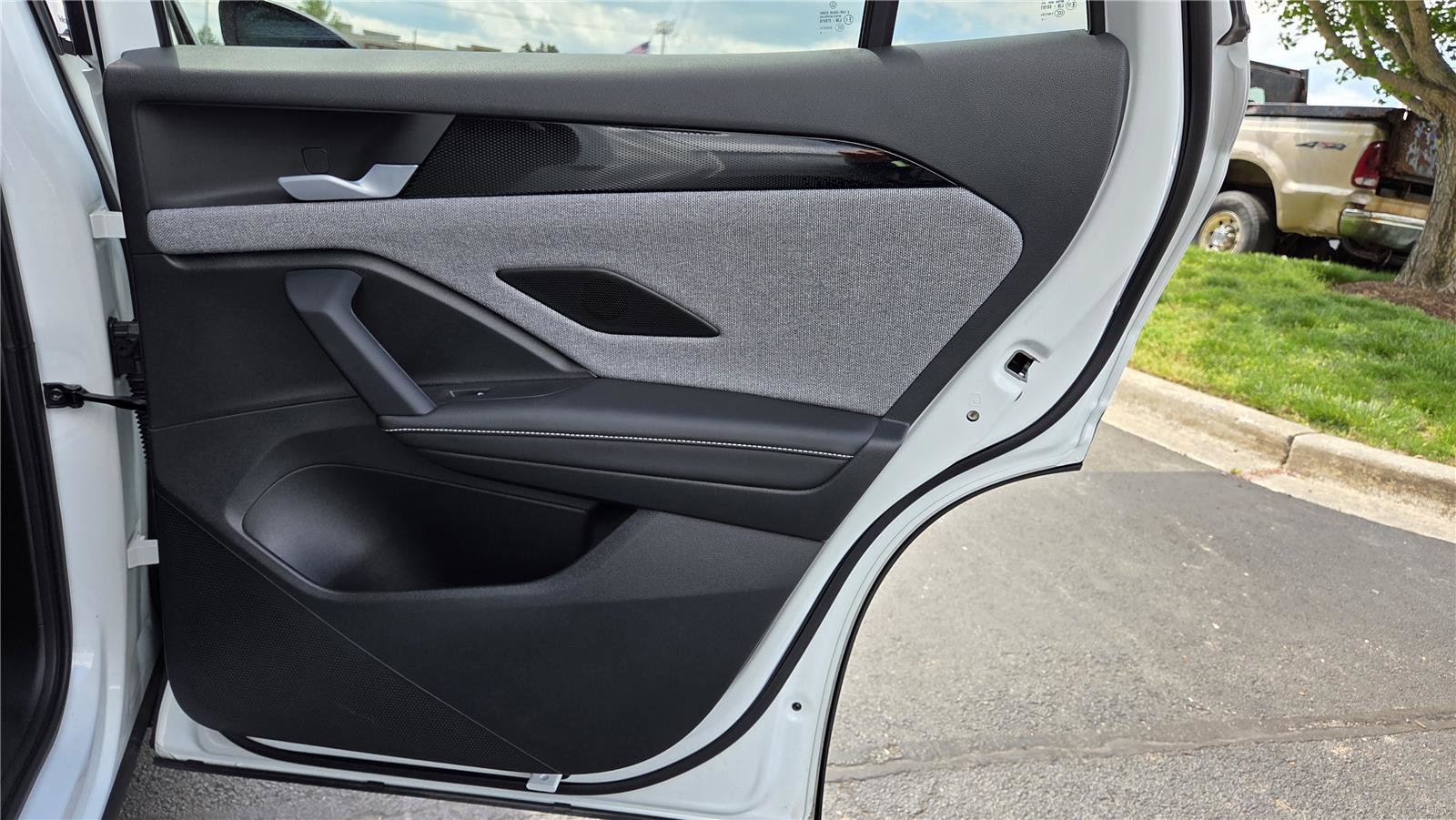 Certified 2025 Volkswagen Tiguan S w/ 18" Wheel Package image 28