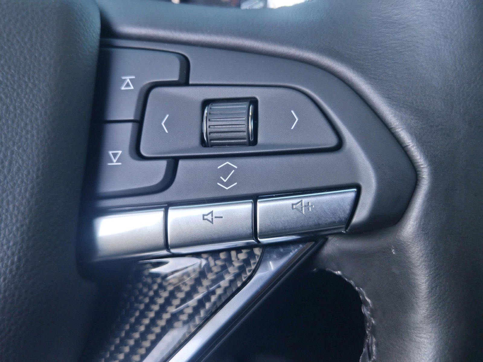 Used 2025 Cadillac XT6 Sport w/ Technology Package AWD/4WD image 19