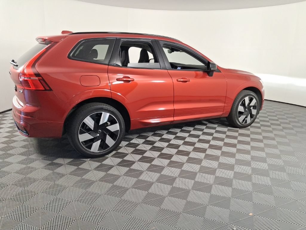 Certified 2025 Volvo XC60 T8 Plus w/ Protection Package Premier AWD/4WD image 10