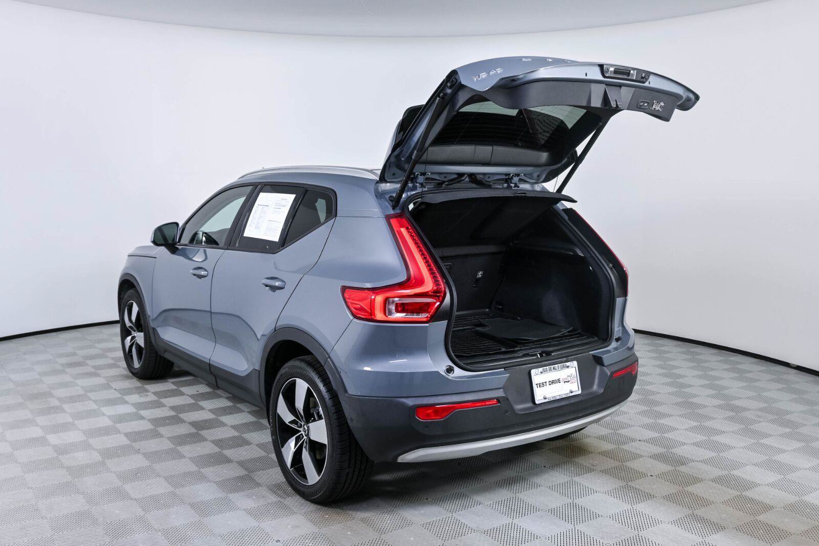 Used 2022 Volvo XC40 T5 Momentum w/ Premium Package AWD/4WD image 30