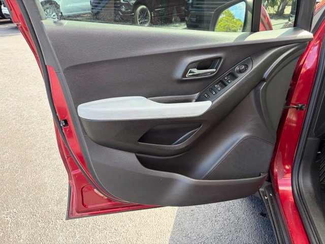 Used 2018 Chevrolet Trax LT w/ Driver Confidence Package FWD image 12