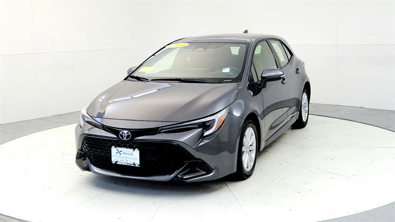 Used 2024 Toyota Corolla SE w/ SE Package image 2