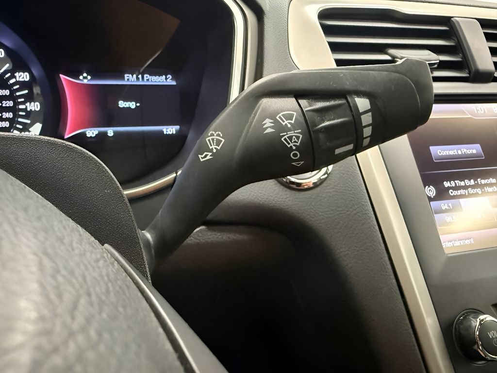Used 2015 Ford Fusion SE w/ Equipment Group 202A FWD image 19