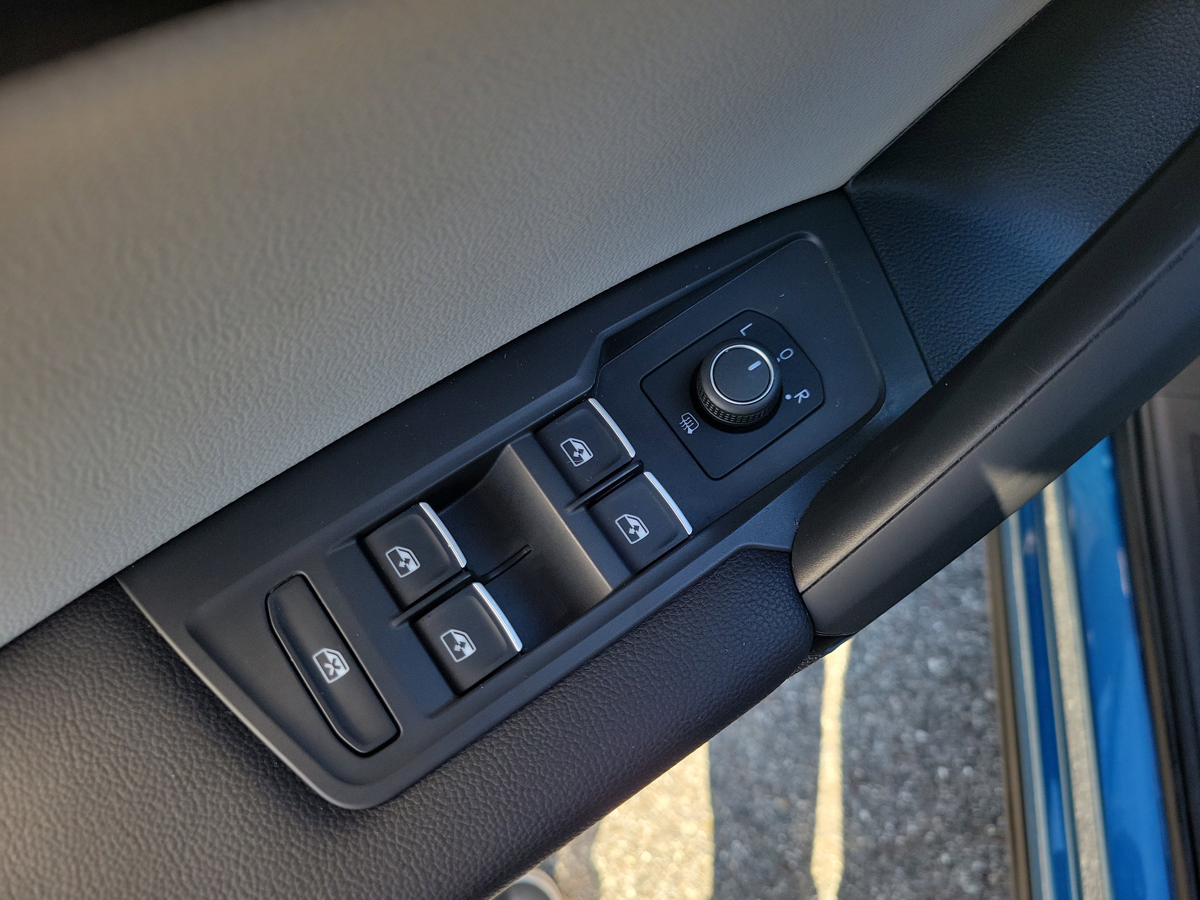 Used 2019 Volkswagen Tiguan SEL image 18