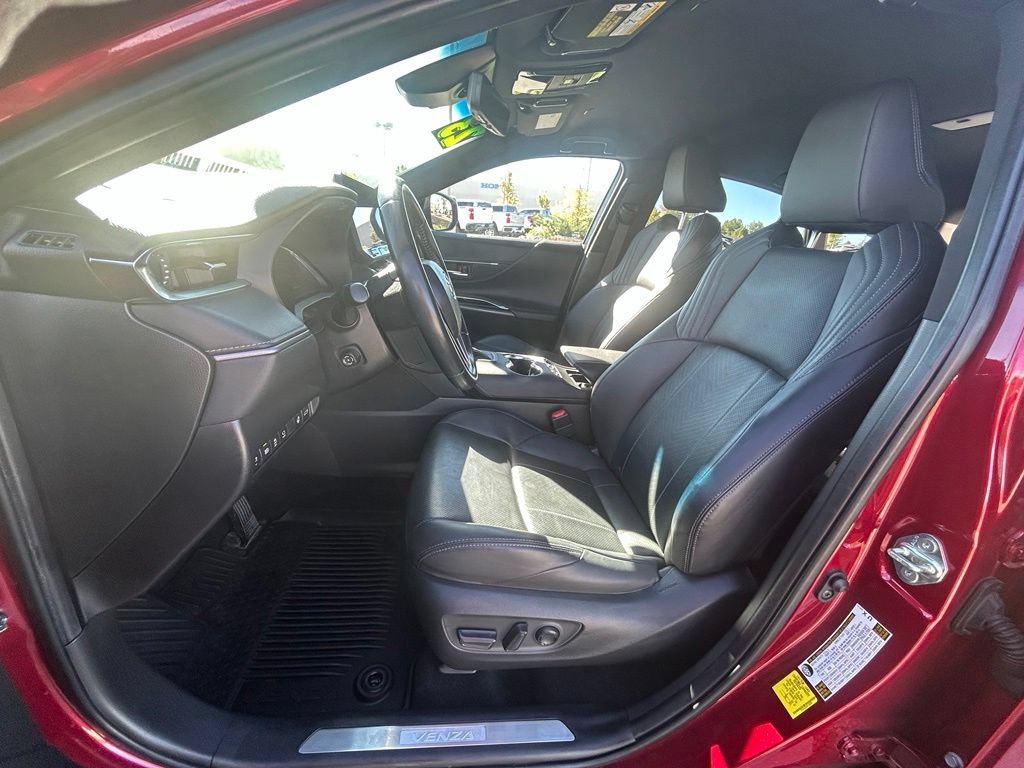 Used 2023 Toyota Venza Limited AWD/4WD image 12