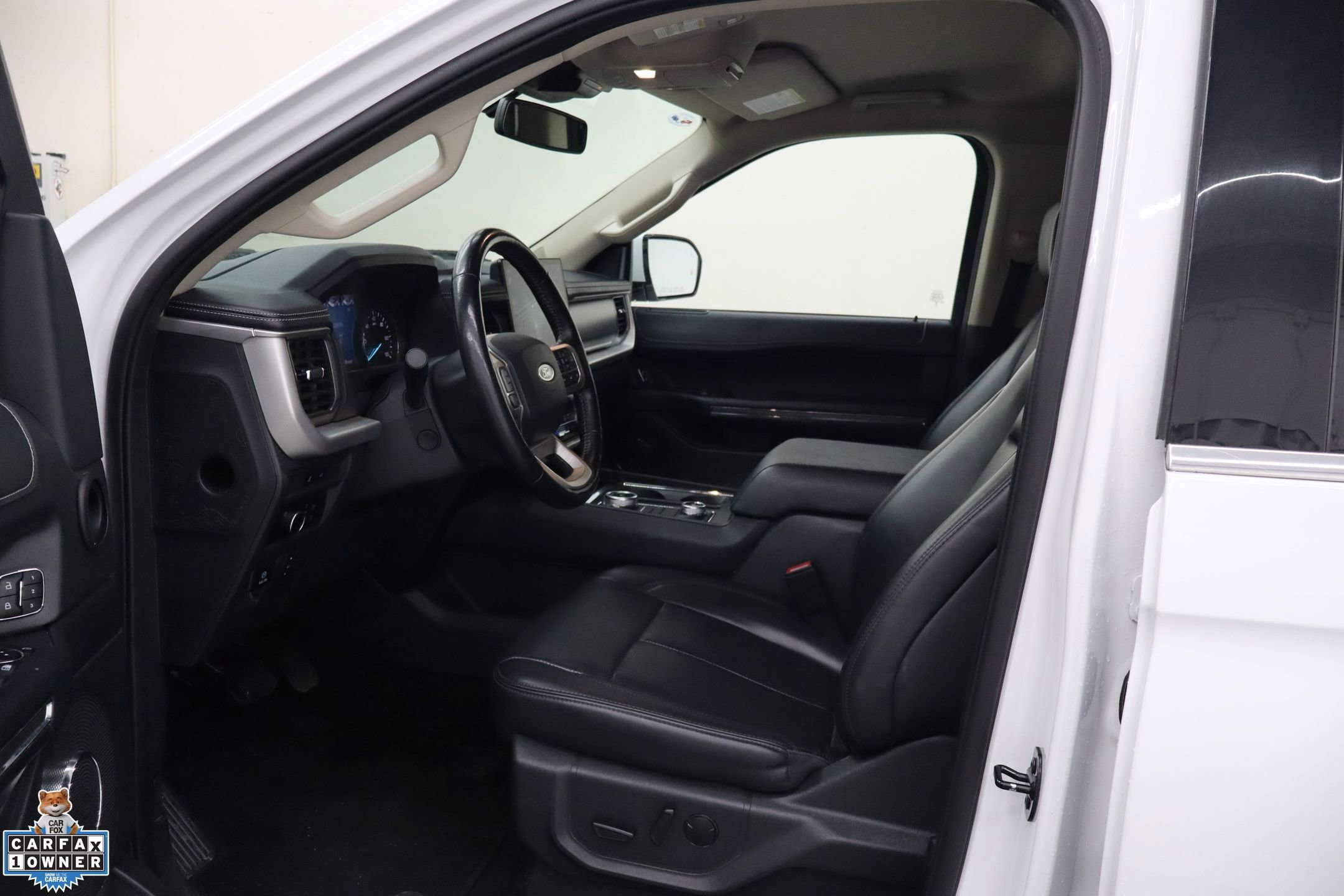 Used 2024 Ford Expedition XLT image 25