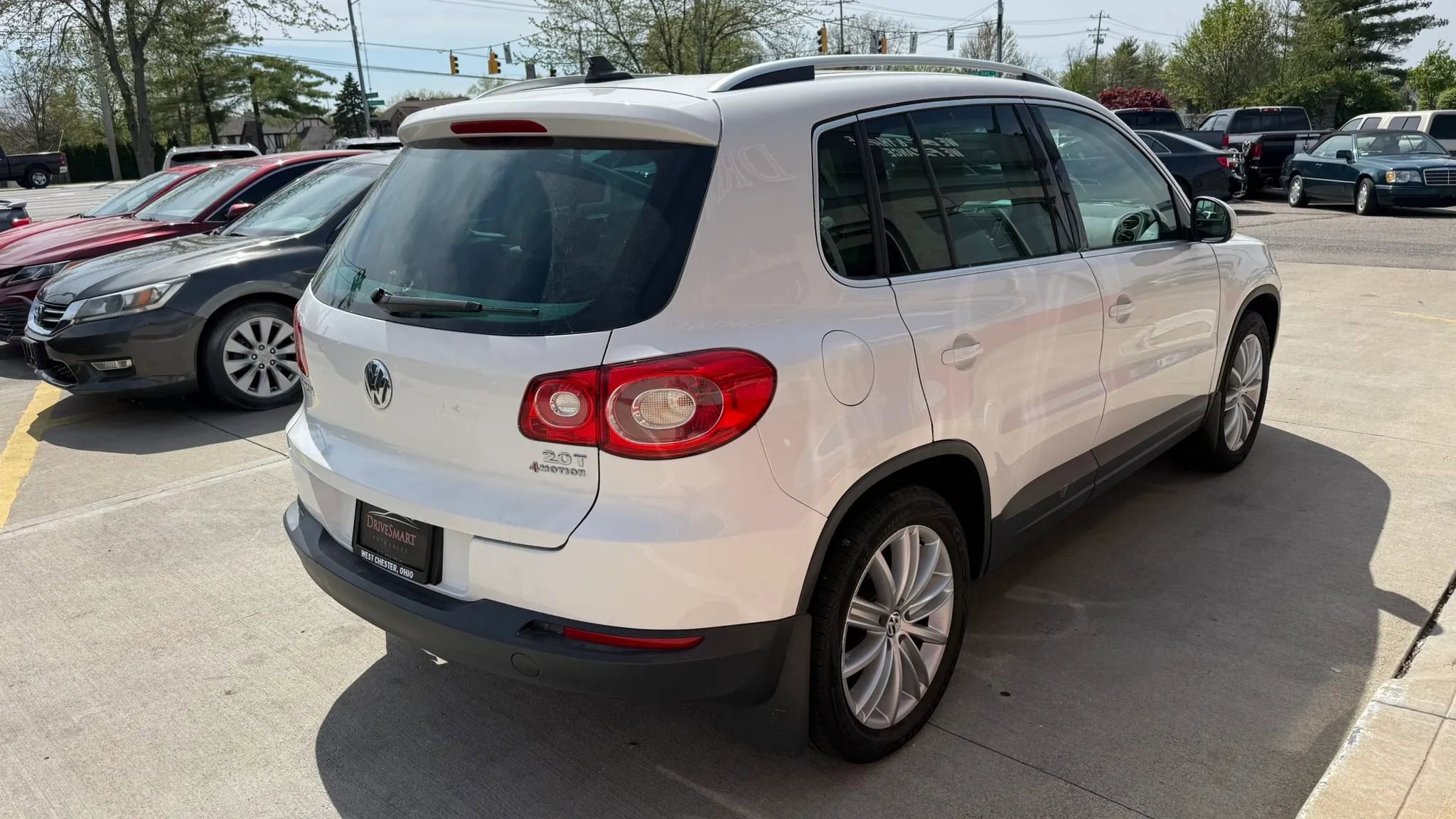 Used 2011 Volkswagen Tiguan S image 3
