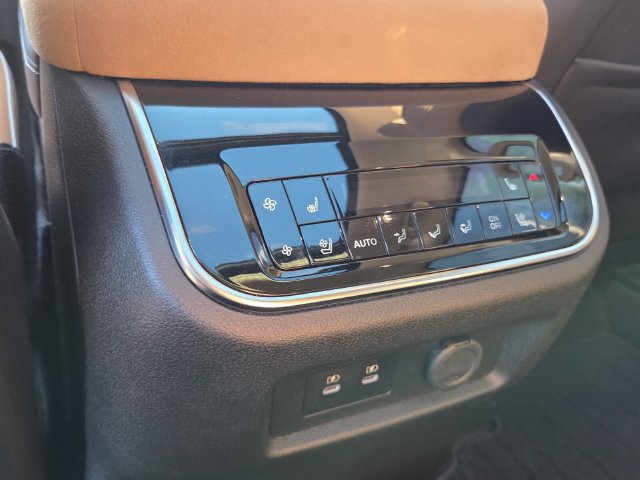 Certified 2025 INFINITI QX80 Luxe AWD/4WD image 17