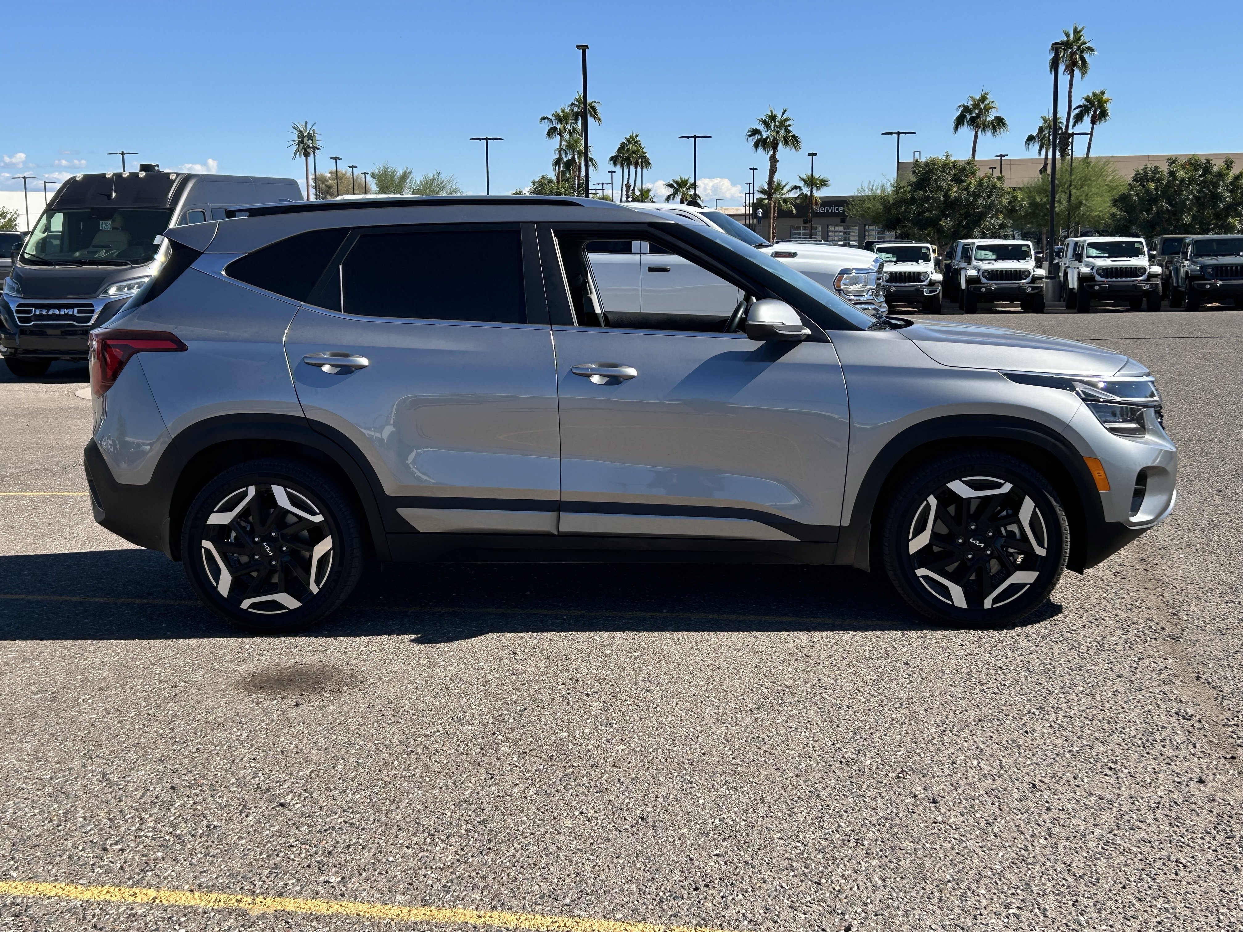 Used 2024 Kia Seltos SX w/ SX Sunroof Package AWD/4WD image 6