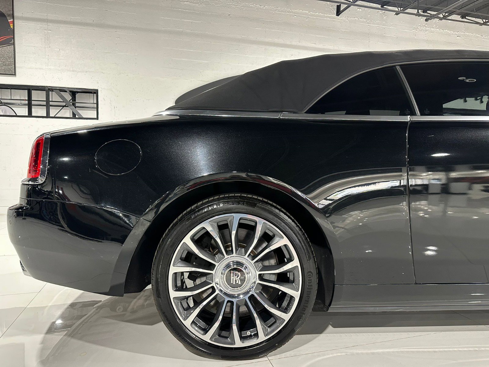 Used 2019 Rolls-Royce Dawn image 54
