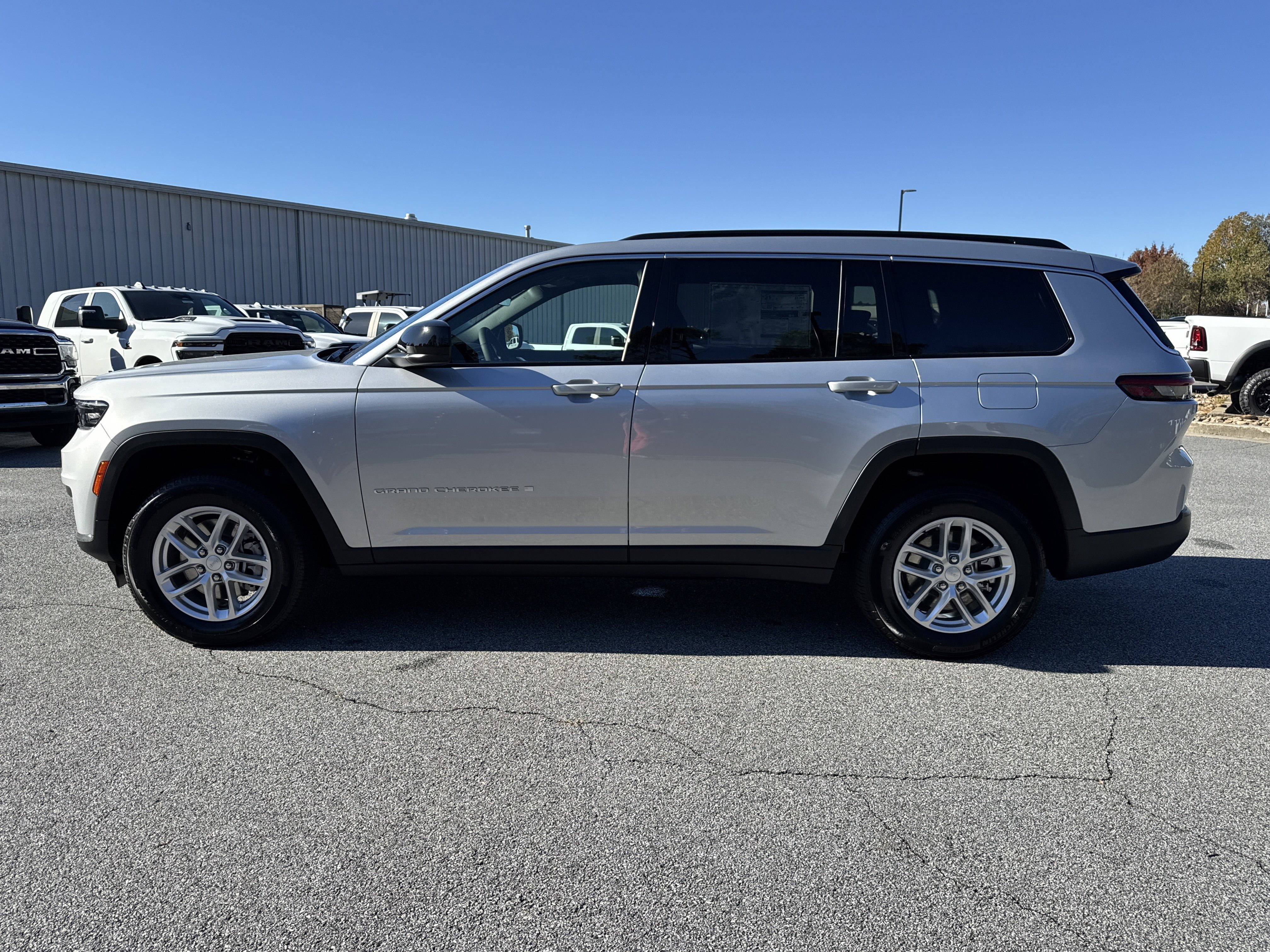 New 2025 Jeep Grand Cherokee L Laredo w/ Luxury Tech Group I image 4