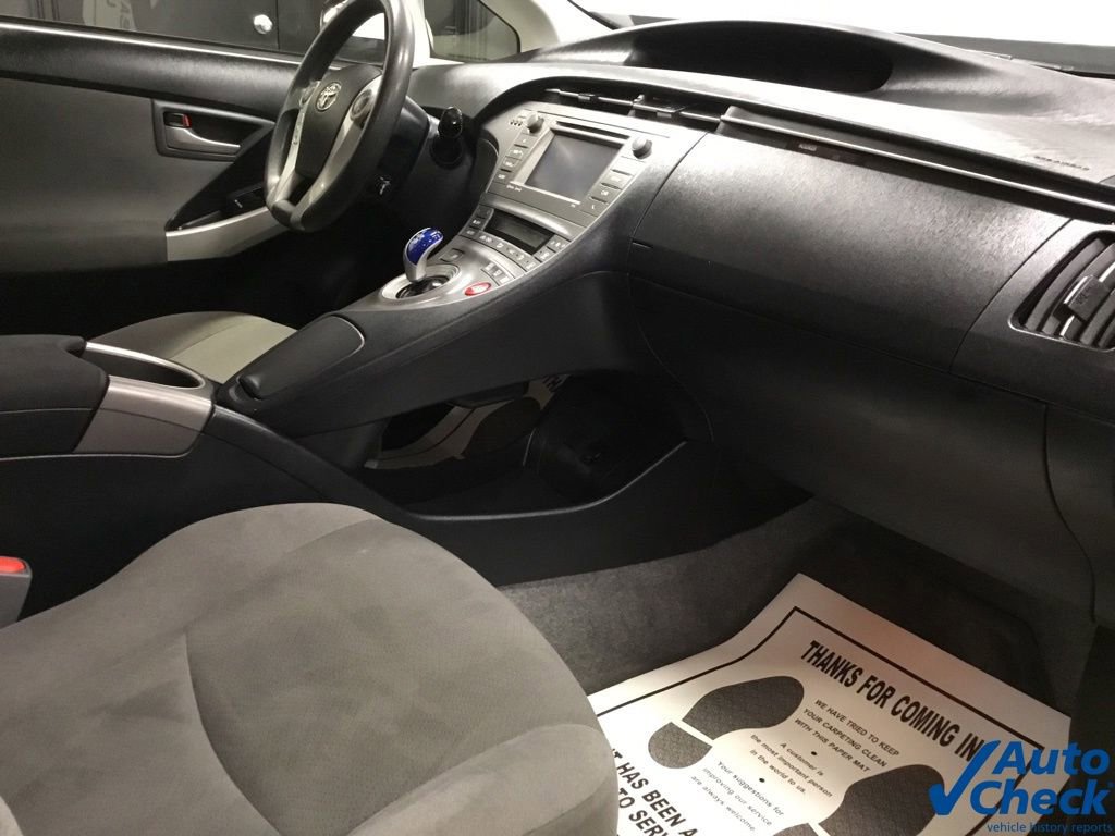 Used 2015 Toyota Prius Three w/ Solar Roof Package image 39