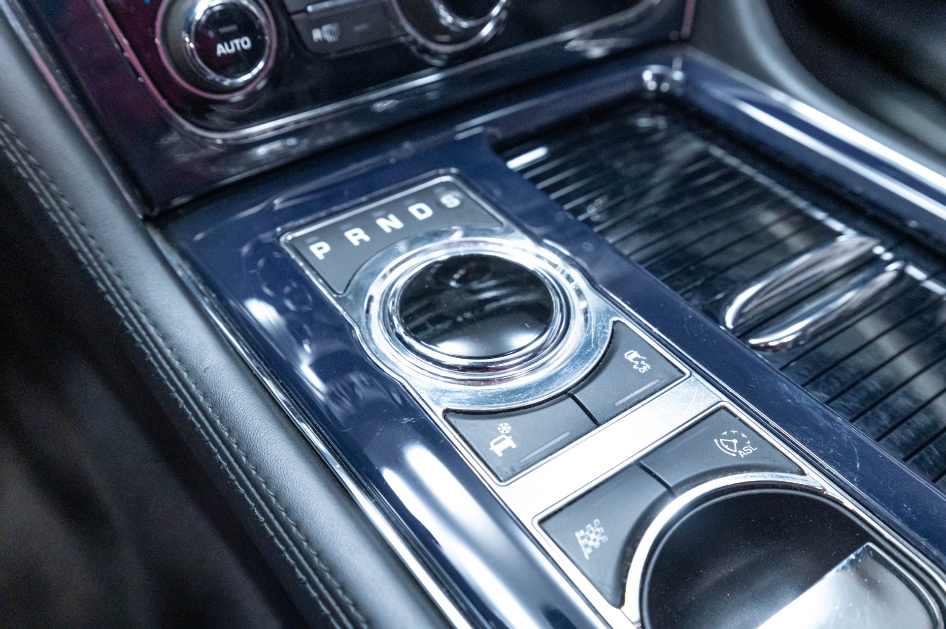 Used 2013 Jaguar XJ AWD image 13