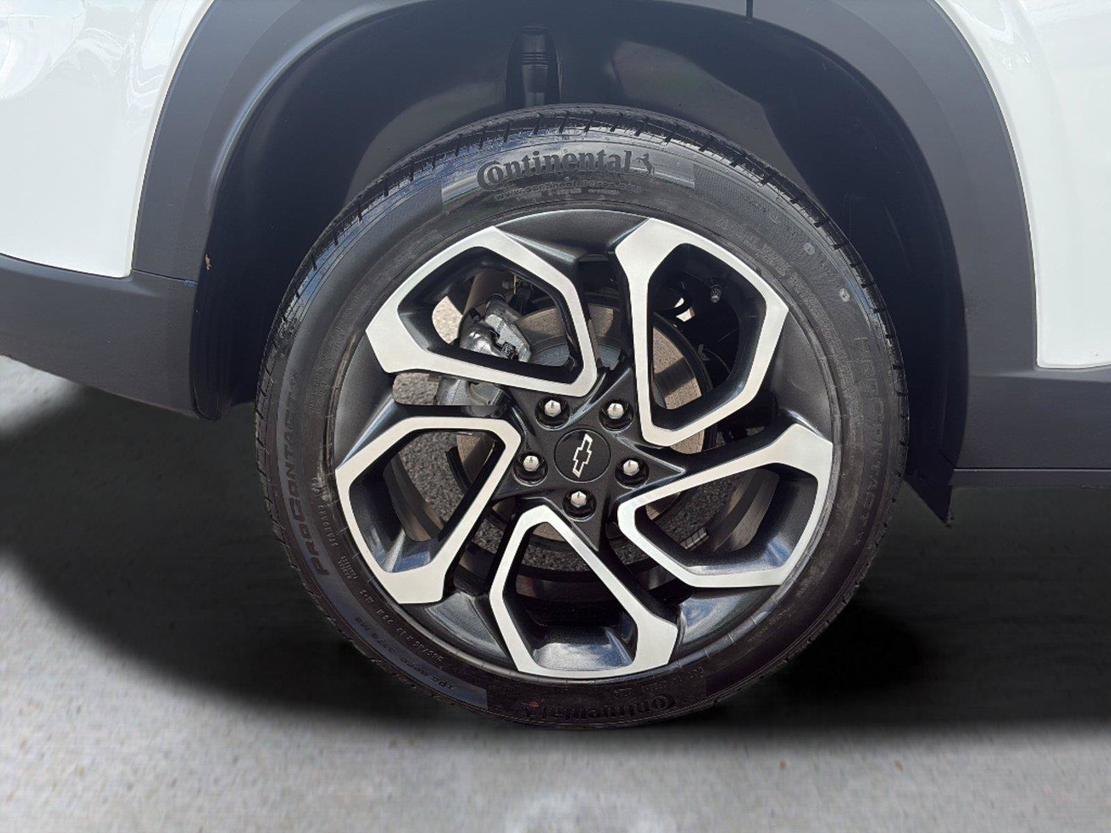 Used 2025 Chevrolet Trax RS FWD image 50
