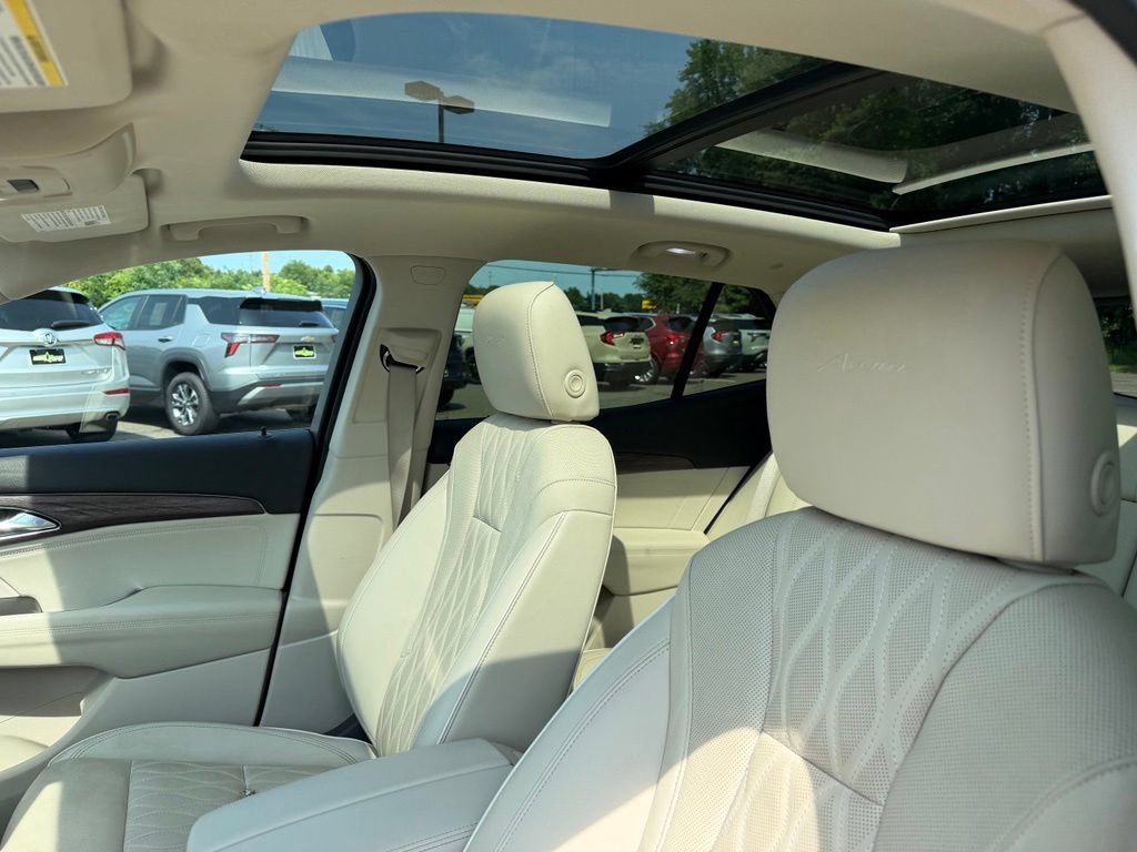 Certified 2022 Buick Envision Avenir w/ Technology Package II AWD/4WD image 17