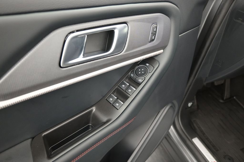 Used 2025 Ford Explorer ST-Line RWD image 18