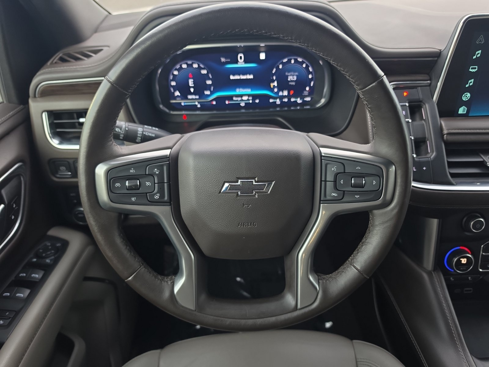 Certified 2022 Chevrolet Suburban Z71 w/ Luxury Package AWD/4WD image 12