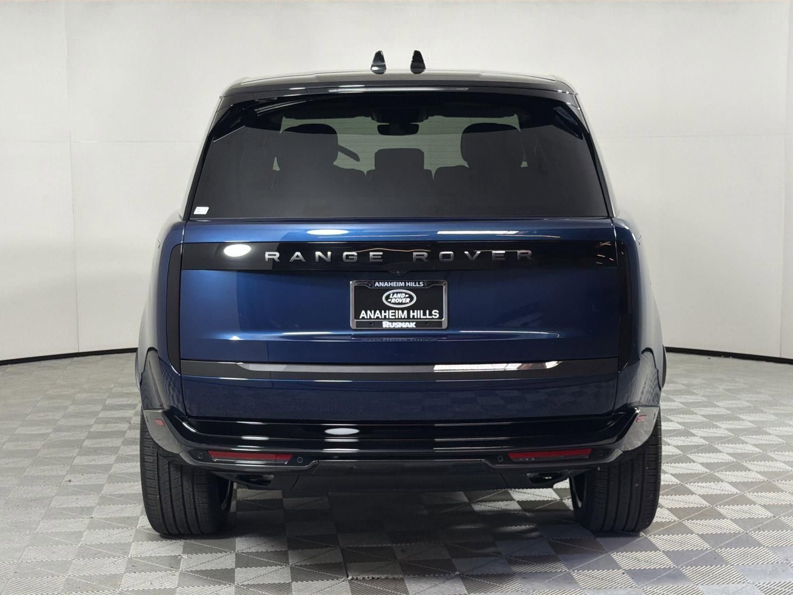 New 2026 Land Rover Range Rover Long Wheelbase SE image 4