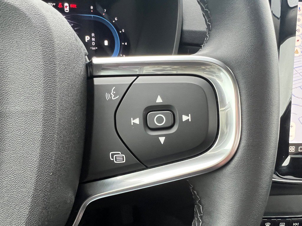 Used 2025 Volvo XC40 B5 Plus image 15