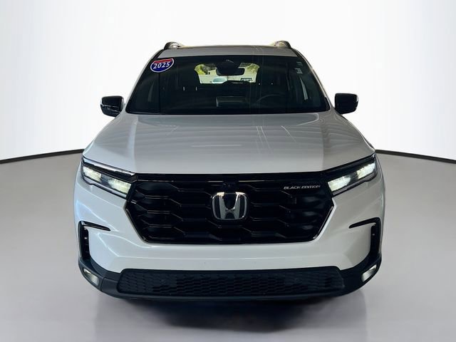 Used 2025 Honda Pilot Black Edition image 3