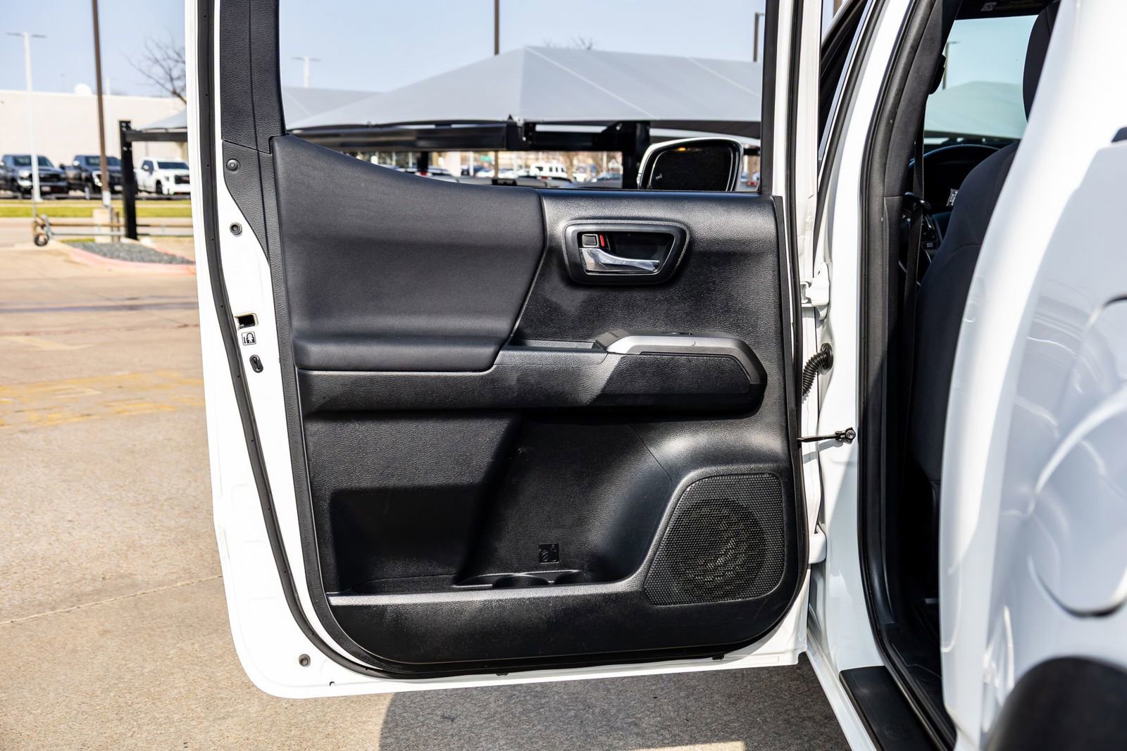 Used 2018 Toyota Tacoma TRD Off-Road w/ Technology Package image 36